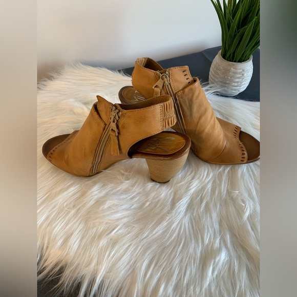 Miz Mooz Tan Open toe Heel Sandal SZ:EU 41 - Picture 5 of 8